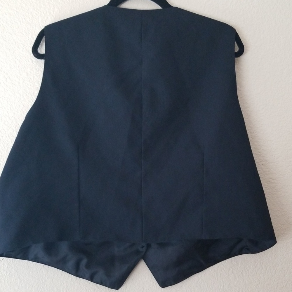Vest - Picture 3 of 3